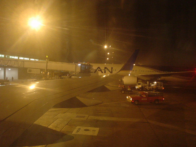 夜23時。日本は昼の13時。